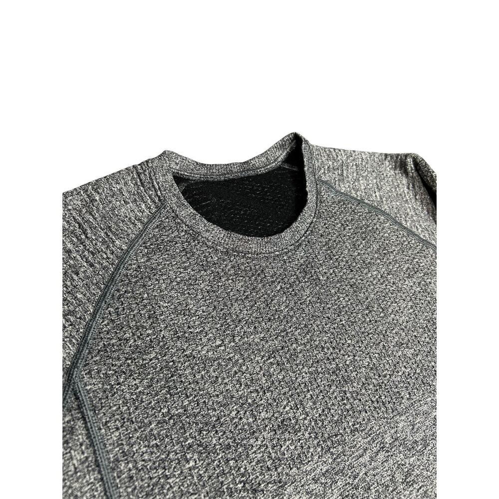 Lululemon Engineered Warmth Long Sleeve Crew Mens Small Grey Feather Graphite